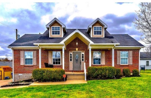Bourbon Trail HotTub Dog friendly 3BR