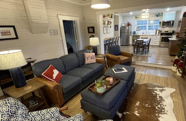 Bourbon Trail & Relaxing rural spot. Restored Farmhouse on 22 acres, all yours!