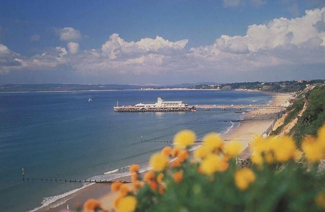 BOURNECOAST: CHALET BUNGALOW CON GRAN PATIO CON VISTAS A LA PLAYA DE ARENA-HB2656