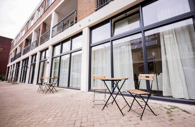 Boutique 2 Bed Serviced Apartment 54m2 -MST40B-