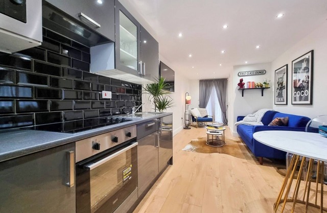 Boutique 2-bedroom flat in London, Dulwich with private parking.
