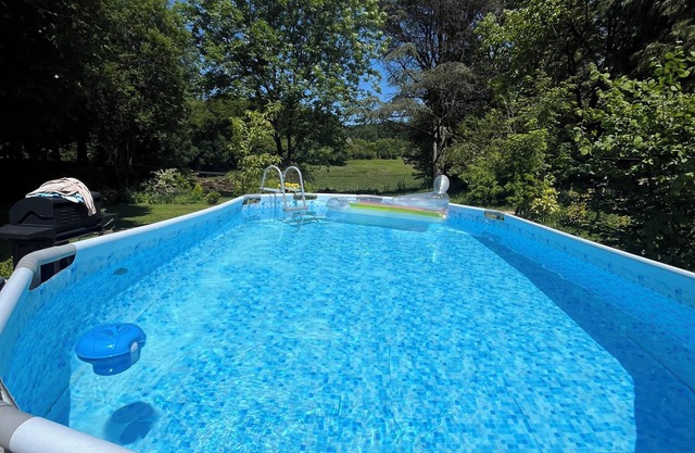 Boutique B&B in the French countryside - Bedroom 2 - Great views, rooms & pool!