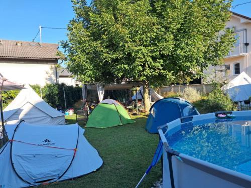 Boutique CAMP, Pitches for your own tent with barhroom and outdoor kitchen