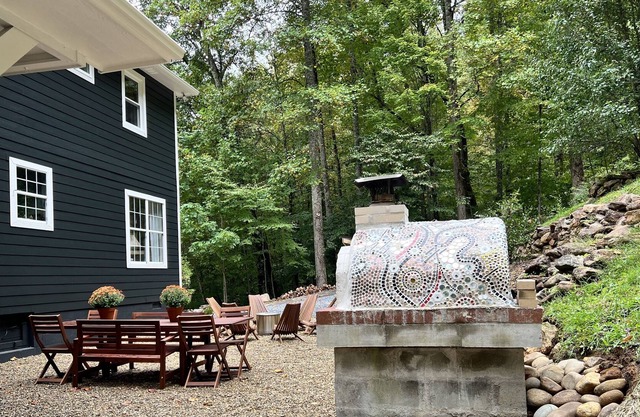 Boutique cottage in the woods near Lake Glenville