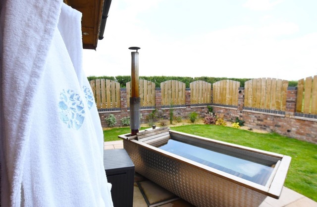 Boutique Farm stay cottage in Worcestershire - Hot Tub / Dog Friendly