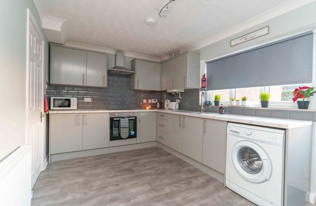 Boutique Home Sleeps 6 Free Parking with garden