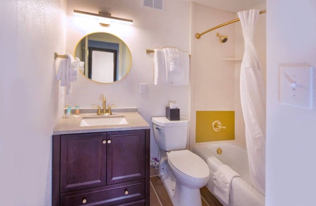 boutique hotel room for rent. Free Homecooked breakfast buffet every morning.