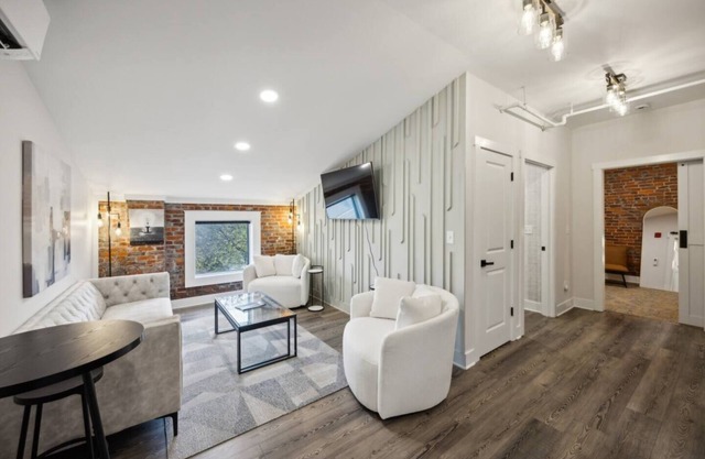 Thomas Edison Suite 33 - A Tribute to Innovation at The Louis X