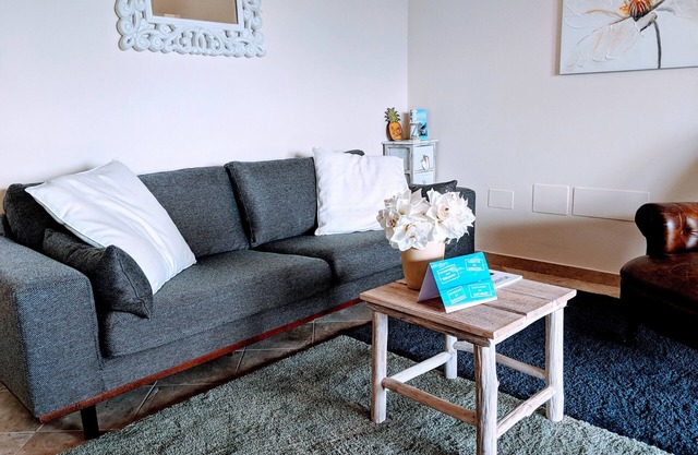 Boutique Seaview Appartement avec grande piscine et jardin privé.