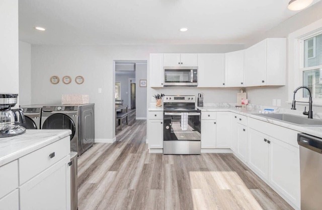 Bowen Street Bungalow - 3 bed, 2 bath