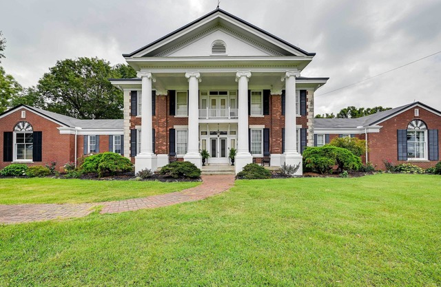 Bowling Green House w/ Shared Pool!