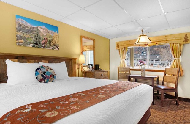 Box Canyon Lodge and Hot Springs