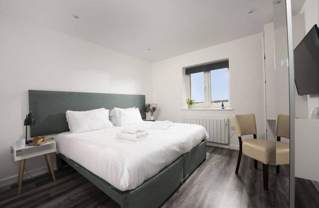 Bozans, B&B - a hotel room that sleeps 2 guests in 1 bedroom