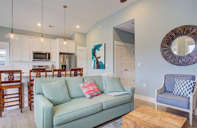 BQ12A Beach Jewel * 10 Min Walk to Beach * Community Pool
