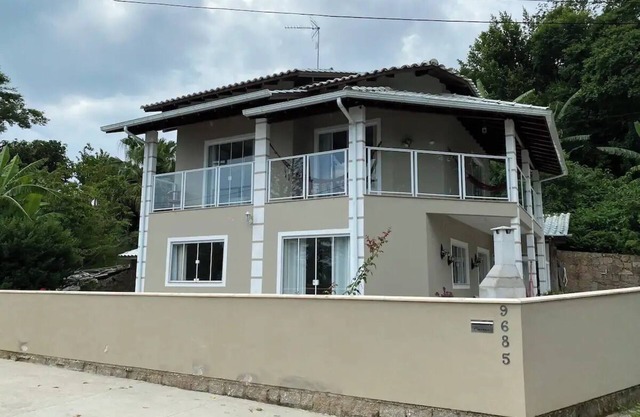 HIGH STANDARD HOUSE IN FRONT OF THE BEACH