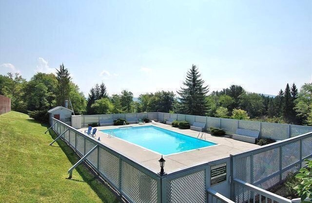 BR260 Perfect for 2 couples! Summer Pool! A/C!