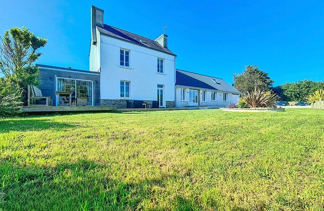 Brand new for 2023. Country house, minutes from the beaches.