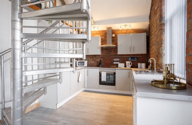 Bradford: Broadgate Penthouse Duplex