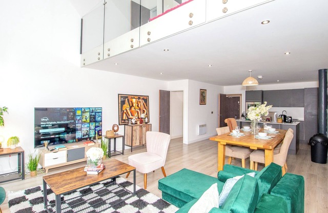 Bradford stays,Contractor, Family, Wifi