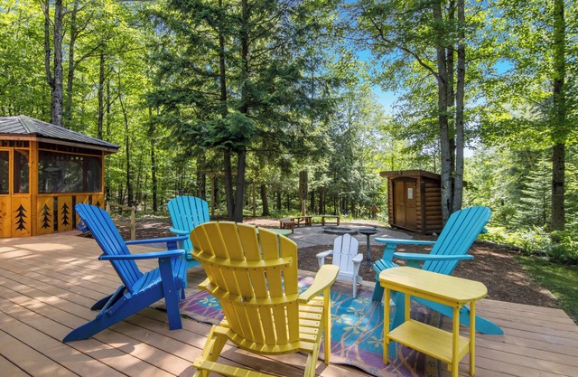 Bradley's Bend Trout Fishing Riverfront Log Cabin