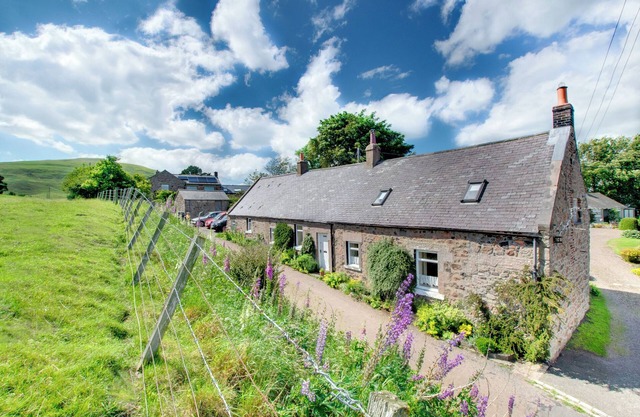 BRAESIDE, pet friendly, with open fire in Wooler
