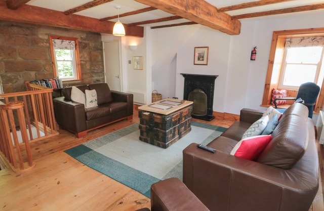 BRAMBLE CORNER COTTAGE, family friendly in Staithes