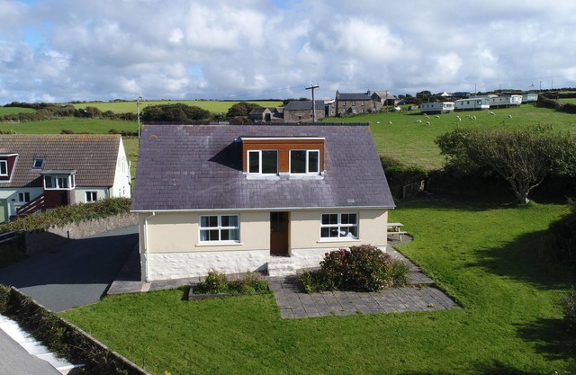 BRAMBLE COTTAGE, familial et convivial à Newgale, Réf 993271