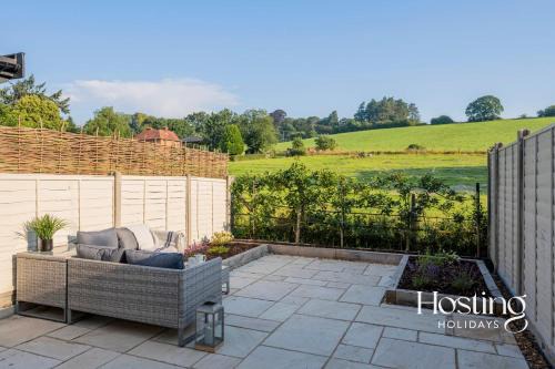 Bramble Cottage - Views & Parking - 6 Guests