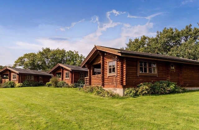 BRAMBLES, family friendly, character holiday cottage in Sheepwash