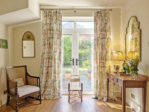 Brambletye Cottage - Westbourne