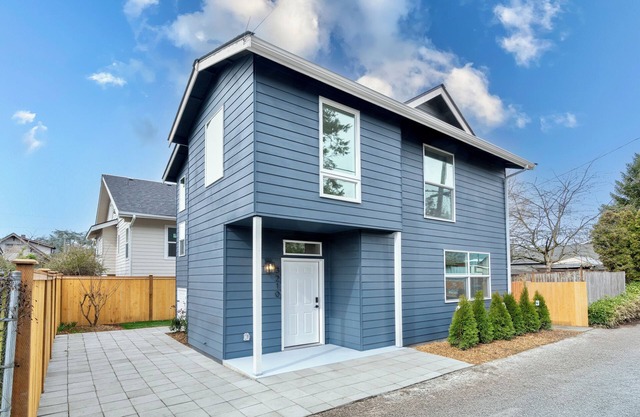 Brand New 2-bedroom 2-bathroom house with WiFi, AC in delightful Seattle
