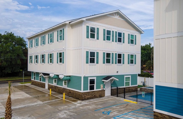 Brand New 20beds/19baths near MB Attractions/Airport Pvt Pool 350ft to beach