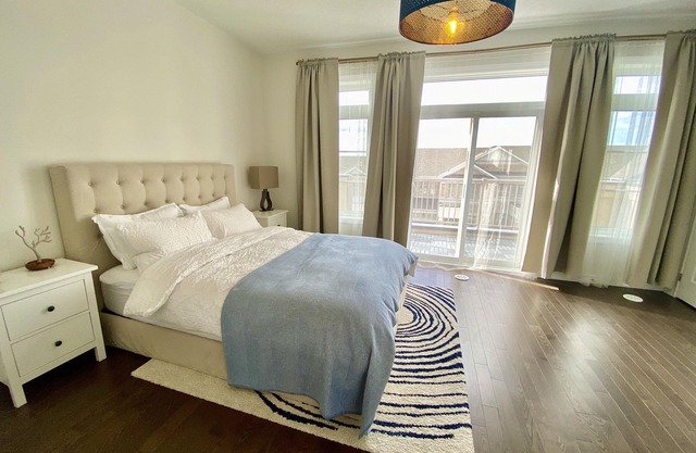 Maison de ville 2ch neuve + 1. Internet 5G + 175 chaînes TV + parking