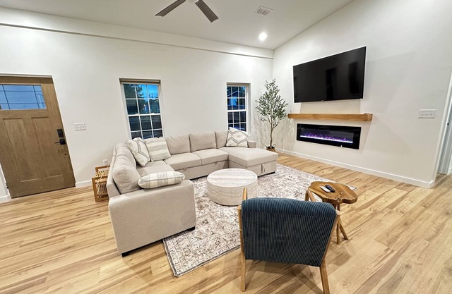 COMING SOON:BRAND NEW Modern Barndo Getaway on Lake Cumberland- Stay at the Lake