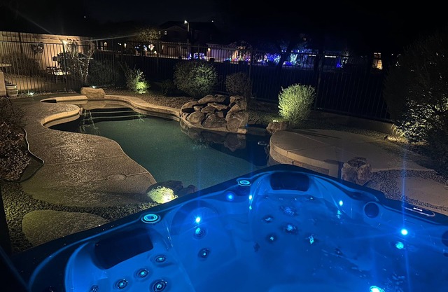 Emplacement parfait avec piscine et hot tub! Golf, entraînement de printemps, magasinage, etc.