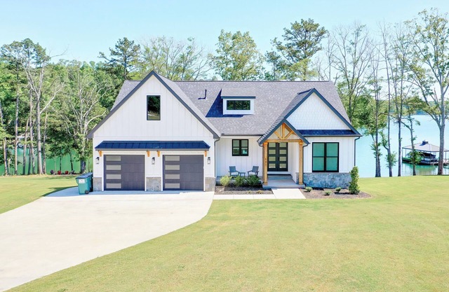 Brand New Construction 6BR/6BA Luxury lakefront. Flat lot/firepit/pool table!