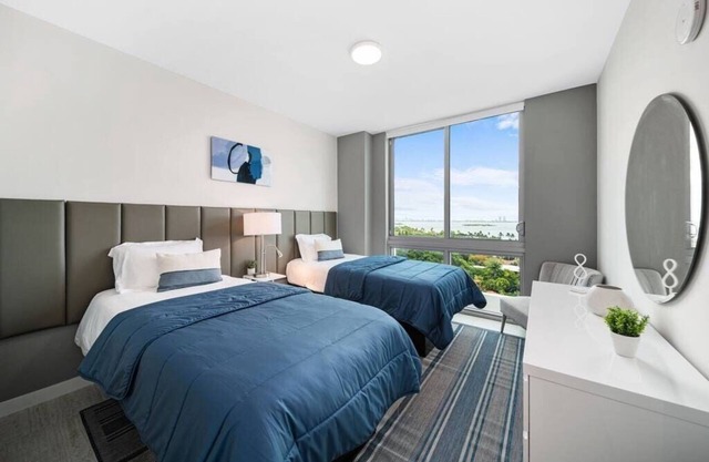 Brand new apartments pool and parking FREE
