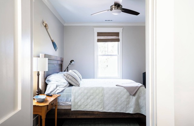 Brand New Charming Cottage :2-bedroom house with AC in Downtown Beaufort