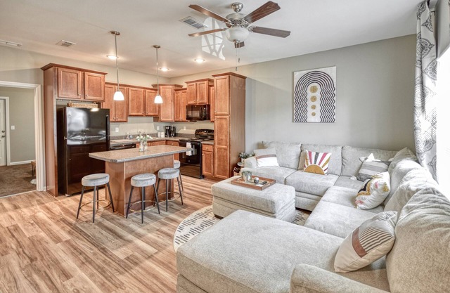 Brand new chic condo minutes from FSU/TCC/FAMU!