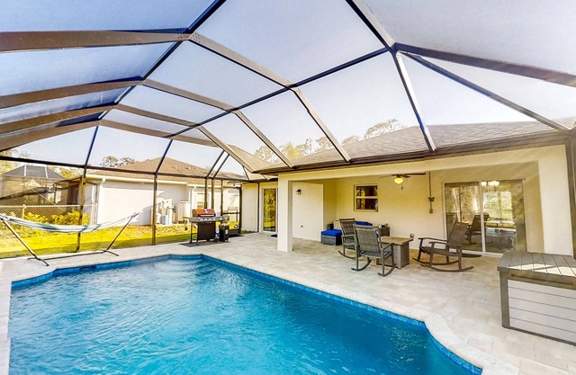 Brand New - Enclosed Pool, Lanai, Grill, & Firepit