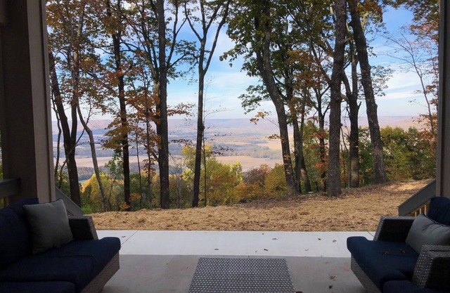 BRAND NEW! Escape to the Mountain @ Eagle's Nest