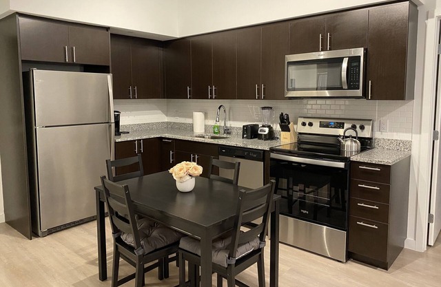 Brand new, fully furnished apartment. 10 minutes to airport