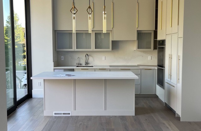 Brand new furnished guest house in Los Altos Hills, minutes from Stanford.