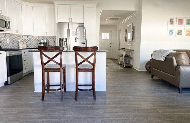 Brand new house. Pet friendly. King bed. Mauldin Simpsonville. 2 car garage.