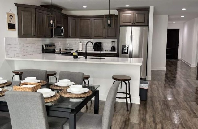 Brand new house Walking distance to Busch Gardens