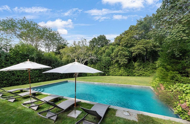 Brand New in the Heart of East Hampton Village avec piscine