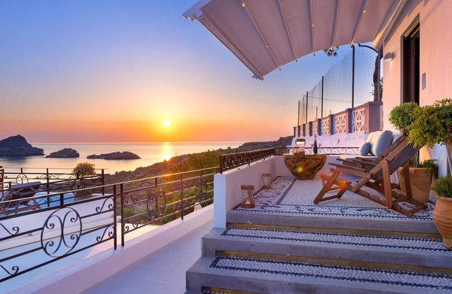 Tout neuf!!! Lindos Shore Superior Studio juste au-dessus de la plage principale de Lindos !!!