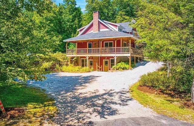 Brand new listing! Gorgeous 3-bedroom, 2 1/2 bath ski house in charming Newbury!