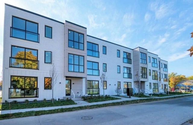BRAND NEW LISTING Cozy 1-bedroom condo with WiFi, AC in fabulous Traverse City