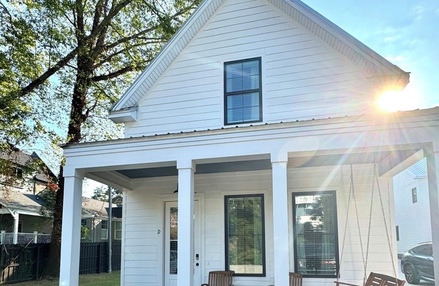 Brand New! Luxury 2-Bedroom Cottage in Downtown Auburn!!
